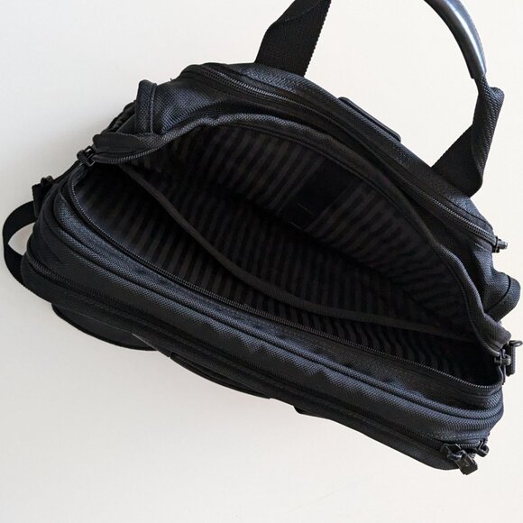 TUMI Slim Portfolio laptop travel bag - Picture 5 of 9